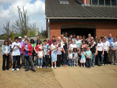 Photo of the large group of Mensans and their families who came to the Twycross Zoo event.