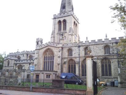Photo of the front of St Paul's church.