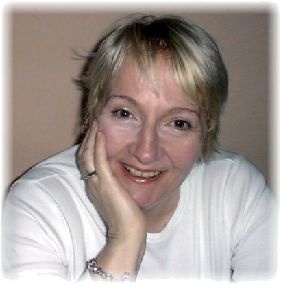 Portrait photograph of author Lesley Walker