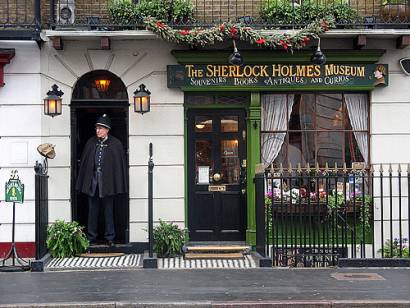 Photo of the frontage to the Sherlock Holmes Museum, with a doorman dressed as an old fashioned policeman.