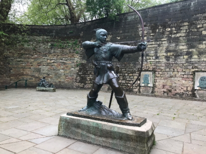 Bronze statue of Robin Hood, as an archer with arrow drawn and ready to fire.