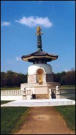 Picture of the Peace Pagoda at Willen Lake